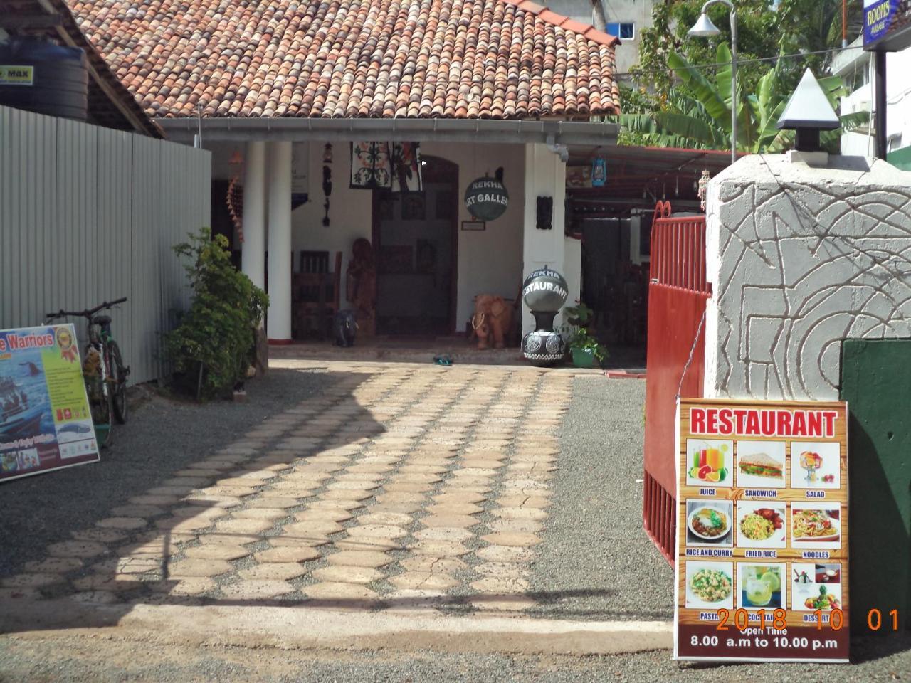 Rekha Art Gallery & Restaurant Acomodação com café da manhã Mirissa Exterior foto